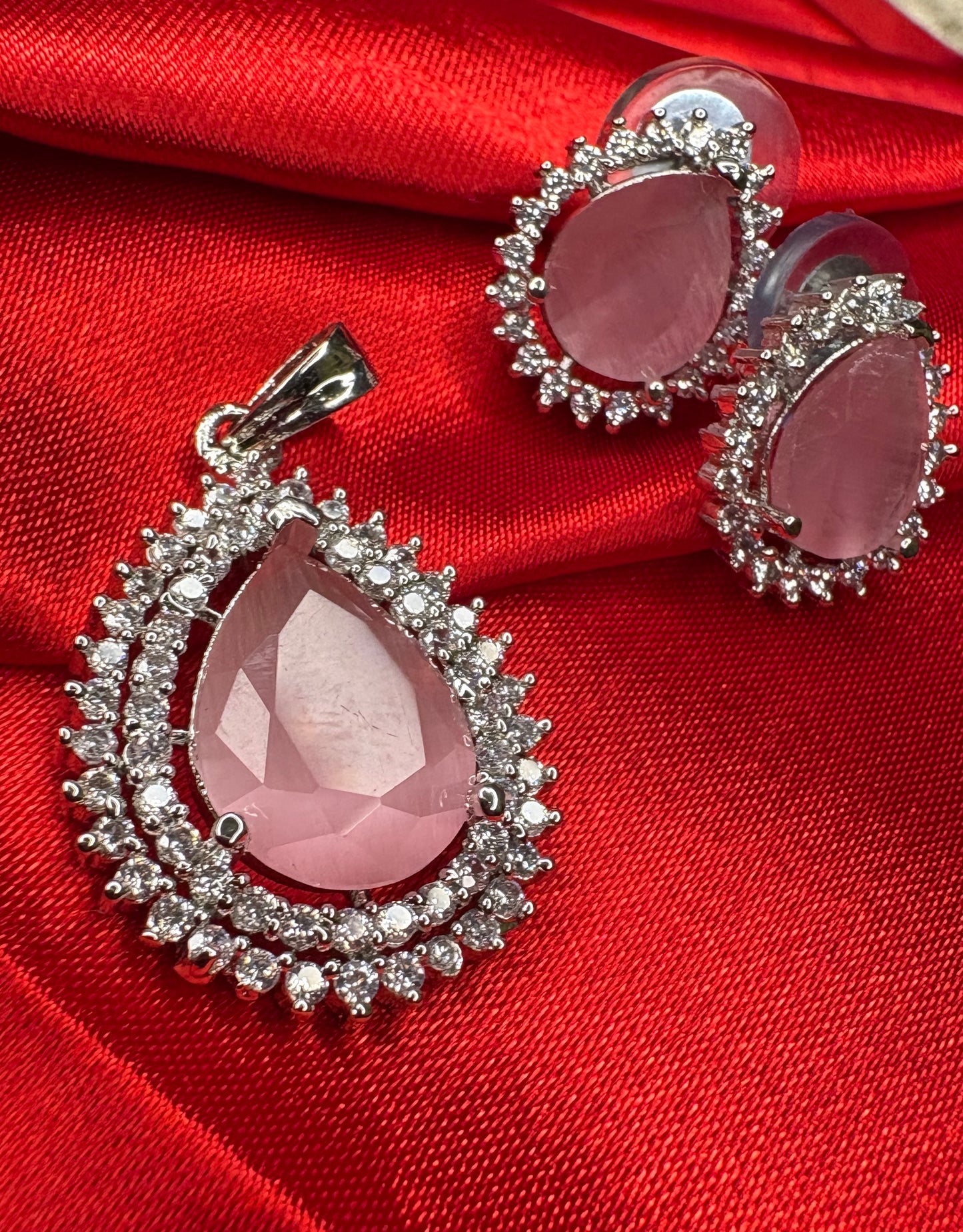 Shambhavi pendant set